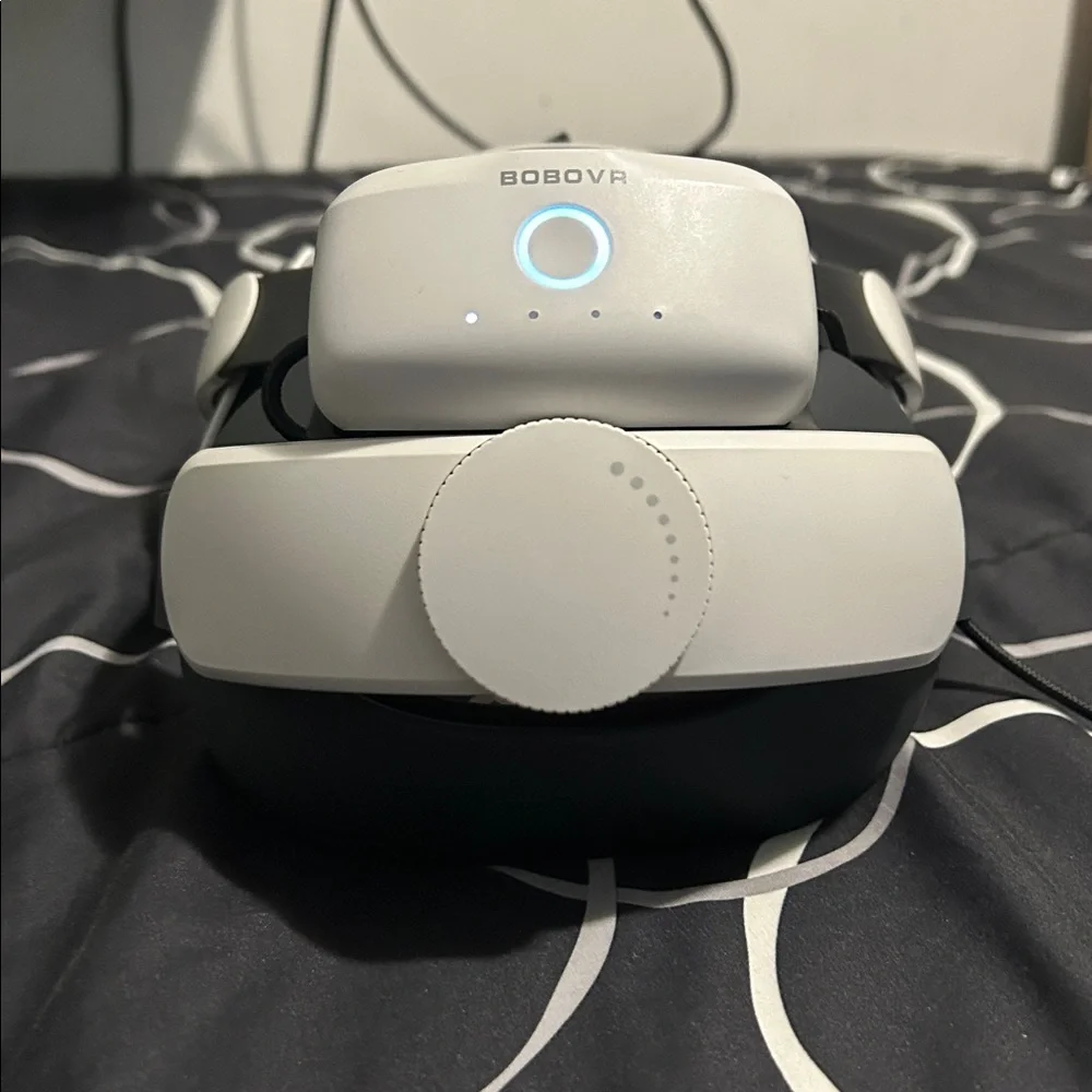 Advanced White VR Headset for Immersive Experiences